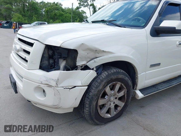 2008 Ford Expedition Limited с VIN 1FMFU205X8LA00518, выставлен на аукционе IAAI как лот 42255630 с пробегом 189 808 миль миль и . История ставок и продаж доступна на DreamBid. Изображение 6.