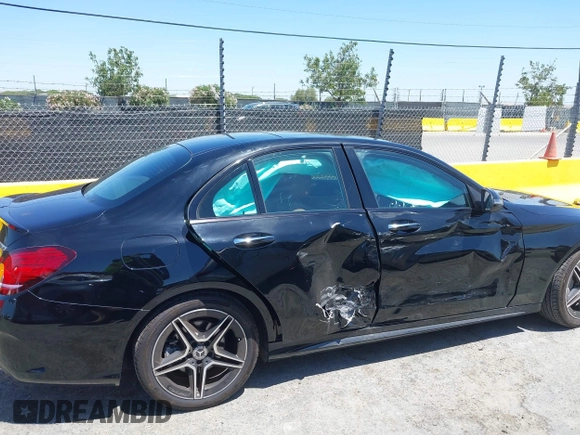 2020 Mercedes-Benz C 300 с VIN WDDWF8DB7LR561868, выставлен на аукционе IAAI как лот 42311129 с пробегом 32 038 миль миль и . История ставок и продаж доступна на DreamBid. Изображение 6.