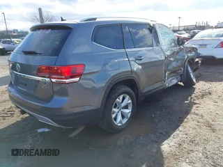 2018 Volkswagen Atlas SE with VIN 1V2LR2CA8JC557594, listed as a IAAI auction lot 41407513 with Not provided miles and . Bid and sale history available at DreamBid. Image 4.