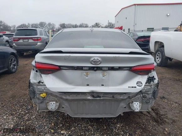 2019 Toyota Avalon XLE with VIN 4T1BZ1FB8KU006035, listed as a IAAI auction lot 41591179 with 111,917 mi miles. Bid and sale history available at carsss.com. Image 6.