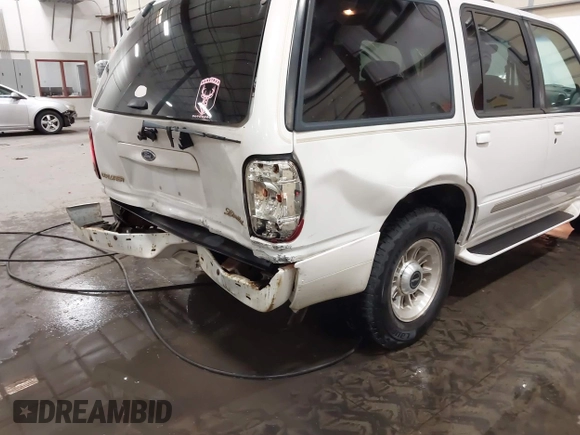 1998 Ford Explorer XLT с VIN 1FMZU35P6WZB26527, выставлен на аукционе IAAI как лот 42235991 с пробегом 215 020 миль миль и . История ставок и продаж доступна на DreamBid. Изображение 19.