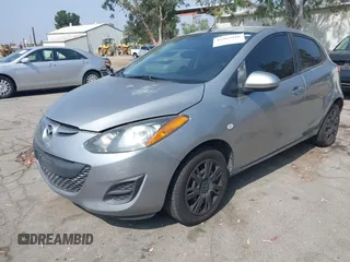 2011 Mazda 2 Sport z VIN JM1DE1HY9B0123415, wystawiony jako IAAI lot #42462916 z przebiegiem 198 378 mil mil oraz . Historia ofert i sprzedaży dostępna na DreamBid. Obrazek 2.