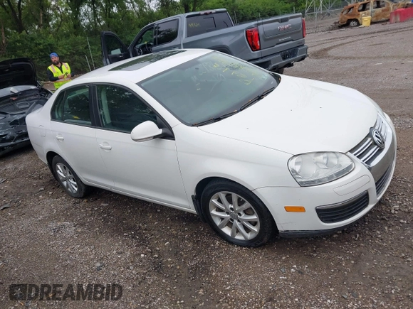2010 Volkswagen Jetta SE with VIN 3VWRZ7AJ4AM109957, listed as a IAAI auction lot 42318933 with 102,532 mi miles and . Bid and sale history available at DreamBid. Image 1.