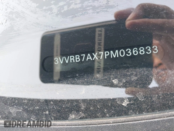 2023 Volkswagen Tiguan S z VIN 3VVRB7AX7PM036833, wystawiony jako IAAI lot #41827631 z przebiegiem 43 383 mil mil oraz . Historia ofert i sprzedaży dostępna na DreamBid. Obrazek 9.