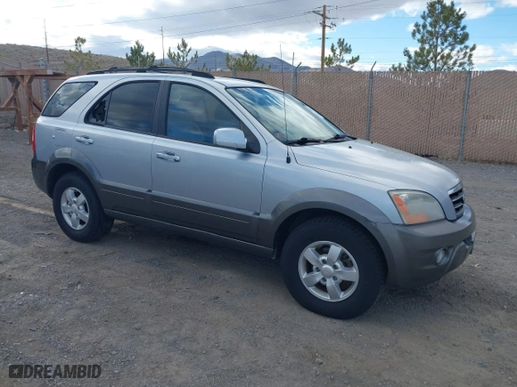 2007 Kia Sorento EX with VIN KNDJC736475664724, listed as a IAAI auction lot 41723879 with 84,952 mi miles. Bid and sale history available at carsss.com. Image 1.