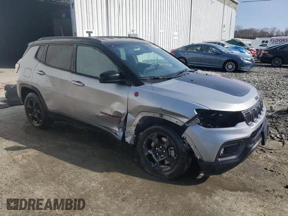 2023 Jeep Compass Trailhawk z VIN 3C4NJDDN0PT556600, wystawiony jako Copart lot #51180055 z przebiegiem 14 664 mil mil oraz Szkoda całkowita • Salvage title. Historia ofert i sprzedaży dostępna na DreamBid. Obrazek 4.
