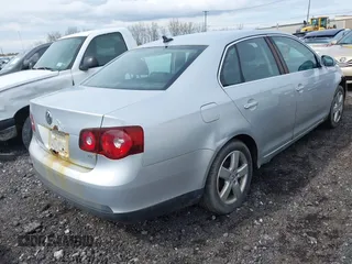 2008 Volkswagen Jetta SE with VIN 3VWRZ71K48M030372, listed as a IAAI auction lot 42182122 with 183,417 mi miles and . Bid and sale history available at DreamBid. Image 4.
