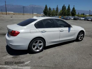 2013 BMW 3 Series 328i z VIN WBA3C1C56DF436269, wystawiony jako Copart lot #57311725 z przebiegiem 139 482 mil mil oraz Szkody całkowita. Historia ofert i sprzedaży dostępna na DreamBid. Obrazek 3.