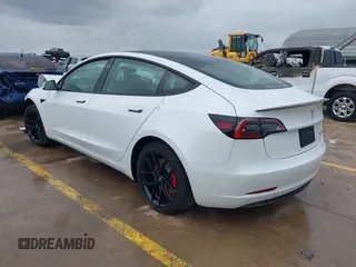 2023 Tesla Model 3 Performance z VIN 5YJ3E1EC8PF487550, wystawiony jako IAAI lot #42093712 z przebiegiem 27 305 mil mil oraz . Historia ofert i sprzedaży dostępna na DreamBid. Obrazek 3.