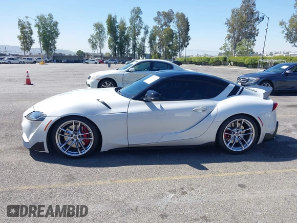2020 Toyota GR Supra 3.0 with VIN WZ1DB4C09LW031264, listed as a IAAI auction lot 42021484 with 27,343 mi miles. Bid and sale history available at carsss.com. Image 15.