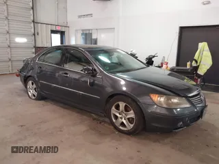 2007 Acura RL Tech Pkg with VIN JH4KB16617C002187, listed as a IAAI auction lot 41592922 with 197,205 mi miles. Bid and sale history available at carsss.com. Image 1.