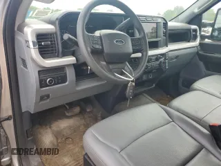2024 Ford F-250 XL z VIN 1FTBF2BA2REE51567, wystawiony jako Copart lot #59839015 z przebiegiem 8 849 mil mil oraz Szkoda całkowita • Salvage title. Historia ofert i sprzedaży dostępna na DreamBid. Obrazek 8.