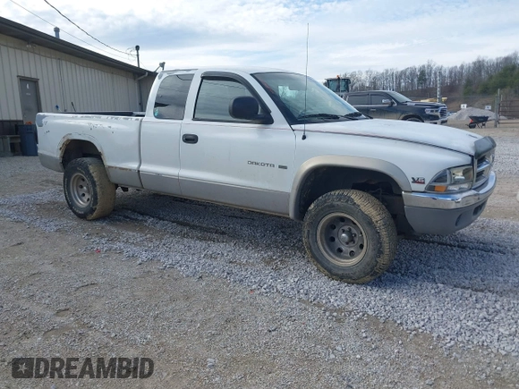 1997 Dodge Dakota with VIN 1B7GG23X0VS136400, listed as a IAAI auction lot 41642514 with 223,696 mi miles. Bid and sale history available at carsss.com. Image 1.