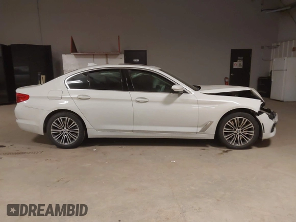 2020 BMW 5 Series 540i xDrive z VIN WBAJS3C0XLWW78586, wystawiony jako IAAI lot #41380055 z przebiegiem 44 310 mil mil oraz . Historia ofert i sprzedaży dostępna na DreamBid. Obrazek 12.