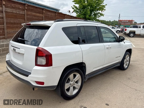 2016 Jeep Compass Sport z VIN 1C4NJCBA3GD568160, wystawiony jako Copart lot #63929375 z przebiegiem 177 406 mil mil oraz Czysty tytuł • Clean title. Historia ofert i sprzedaży dostępna na DreamBid. Obrazek 4.
