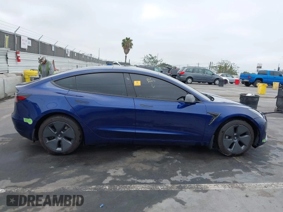 2023 Tesla Model 3 z VIN 5YJ3E1EA0PF481160, wystawiony jako IAAI lot #42704086 z przebiegiem 23 308 mil mil oraz . Historia ofert i sprzedaży dostępna na DreamBid. Obrazek 13.