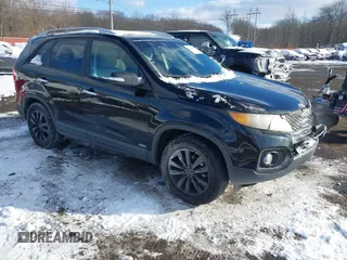 2011 Kia Sorento EX with VIN 5XYKUDA25BG043458, listed as a IAAI auction lot 41363660 with 197,151 mi miles. Bid and sale history available at carsss.com. Image 1.