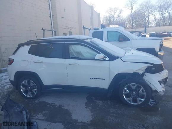 2018 Jeep Compass Limited with VIN 3C4NJDCB1JT372880, listed as a IAAI auction lot 38775768 with 14,243 mi miles. Bid and sale history available at carsss.com. Image 13.