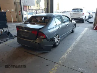 2009 Honda Civic LX z VIN 2HGFA16599H314871, wystawiony jako IAAI lot #41403199 z przebiegiem 144 963 mil mil oraz . Historia ofert i sprzedaży dostępna na DreamBid. Obrazek 4.