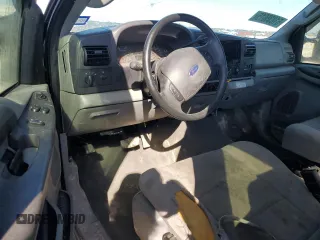 2005 Ford F-250 XL z VIN 1FTSX20P85EC59147, wystawiony jako Copart lot #51835615 z przebiegiem Nie podano mil oraz Szkoda całkowita • Salvage title. Historia ofert i sprzedaży dostępna na DreamBid. Obrazek 8.