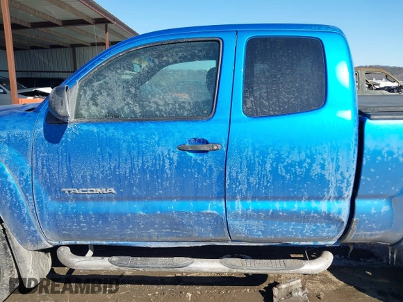 2008 Toyota Tacoma PreRunner with VIN 5TETU62N88Z592529, listed as a IAAI auction lot 41628653 with 225,946 mi miles. Bid and sale history available at carsss.com. Image 14.