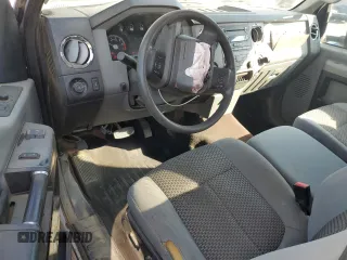 2014 Ford F-250 XL z VIN 1FTBF2B6XEEA74685, wystawiony jako Copart lot #81015734 z przebiegiem 185 145 mil mil oraz Szkoda całkowita • Salvage title. Historia ofert i sprzedaży dostępna na DreamBid. Obrazek 8.