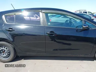 2017 Kia Forte LX z VIN KNAFK5A84H5696833, wystawiony jako IAAI lot #42024006 z przebiegiem 96 414 mil mil oraz . Historia ofert i sprzedaży dostępna na DreamBid. Obrazek 14.
