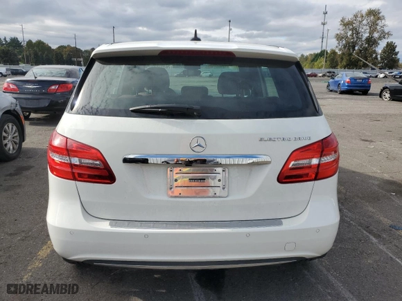 2014 Mercedes-Benz B-Class with VIN WDDVP9AB7EJ003877, listed as a Copart auction lot 76323234 with 68,073 mi miles and Clean Title. Bid and sale history available at carsss.com. Image 6.