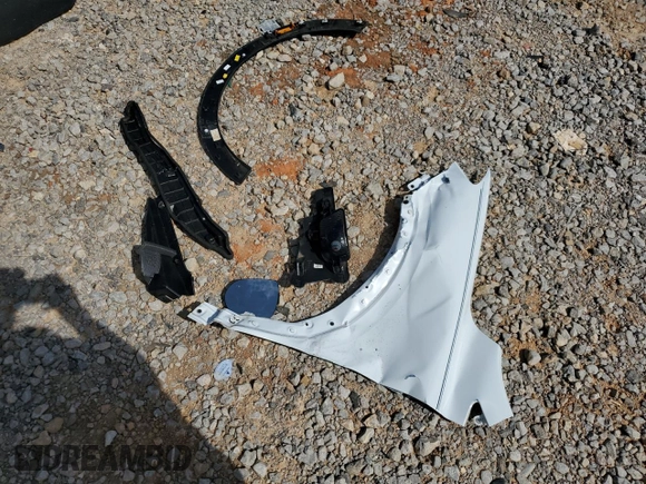2021 Buick Encore GX Select z VIN KL4MMDSL1MB080983, wystawiony jako Copart lot #57167195 z przebiegiem Nie podano mil oraz Szkoda całkowita • Salvage title. Historia ofert i sprzedaży dostępna na DreamBid. Obrazek 13.