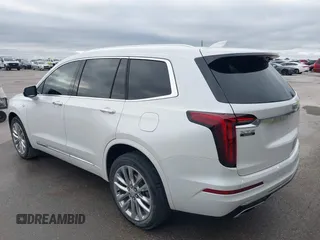 2021 Cadillac XT6 Premium Luxury z VIN 1GYKPCRS8MZ233209, wystawiony jako IAAI lot #40012714 z przebiegiem 45 599 mil mil oraz . Historia ofert i sprzedaży dostępna na DreamBid. Obrazek 3.