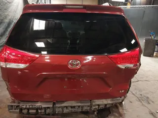 2011 Toyota Sienna LE AAS с VIN 5TDKK3DC2BS025698, выставлен на аукционе IAAI как лот 41472958 с пробегом 150 699 миль миль и . История ставок и продаж доступна на DreamBid. Изображение 17.