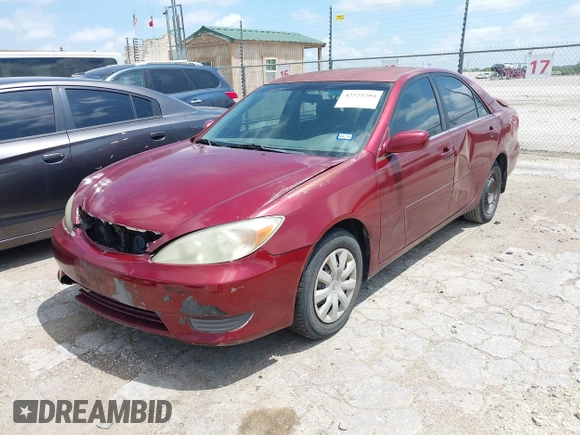 2005 Toyota Camry STD z VIN 4T1BE32K75U021742, wystawiony jako IAAI lot #42525204 z przebiegiem 235 645 mil mil oraz . Historia ofert i sprzedaży dostępna na DreamBid. Obrazek 2.