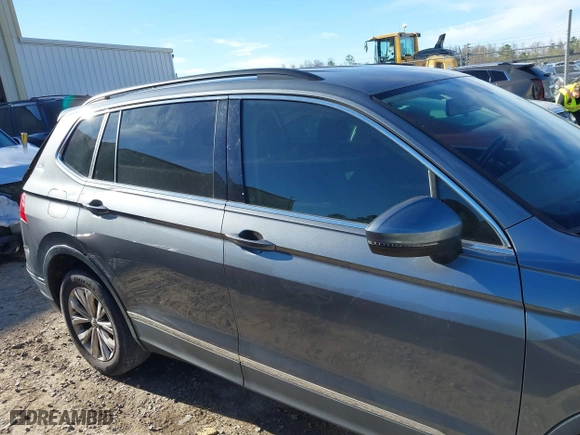 2018 Volkswagen Tiguan SEL with VIN 3VV3B7AX6JM015971, listed as a IAAI auction lot 41712580 with 138,681 mi miles. Bid and sale history available at carsss.com. Image 13.