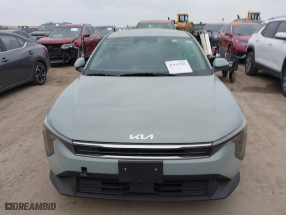 2025 Kia K4 LX with VIN 3KPFT4DE0SE032312, listed as a IAAI auction lot 41943943 with 8,006 mi miles. Bid and sale history available at carsss.com. Image 12.