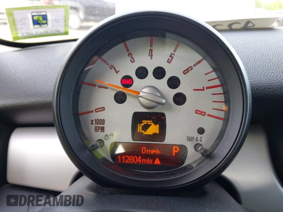 2013 MINI Hardtop z VIN WMWSU3C5XDT685745, wystawiony jako IAAI lot #42300577 z przebiegiem 112 804 mil mil oraz . Historia ofert i sprzedaży dostępna na DreamBid. Obrazek 7.