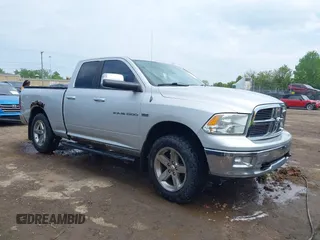 2012 Ram 1500 Big Horn z VIN 1C6RD7GT1CS205606, wystawiony jako IAAI lot #42213209 z przebiegiem 157 213 mil mil oraz . Historia ofert i sprzedaży dostępna na DreamBid. Obrazek 1.