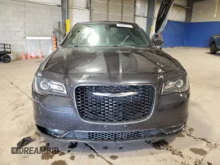 2019 Chrysler 300 S z VIN 2C3CCABG2KH516027, wystawiony jako Copart lot #84686654 z przebiegiem 73 155 mil mil oraz Szkoda całkowita • Salvage title. Historia ofert i sprzedaży dostępna na DreamBid. Obrazek 5.