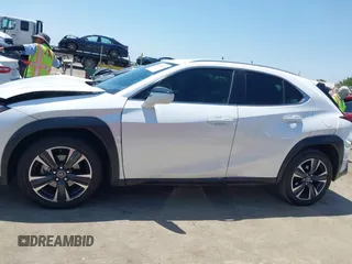 2020 Lexus UX 200 z VIN JTHX3JBH3L2029076, wystawiony jako IAAI lot #42554639 z przebiegiem 62 861 mil mil oraz . Historia ofert i sprzedaży dostępna na DreamBid. Obrazek 14.