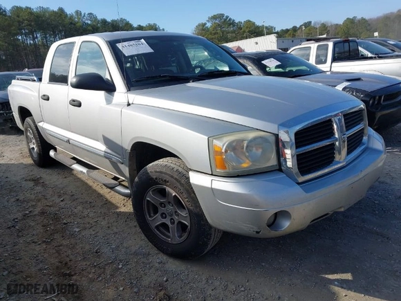 2006 Dodge Dakota SLT with VIN 1D7HE48N16S640961, listed as a IAAI auction lot 41485104 with 294,676 mi miles. Bid and sale history available at carsss.com. Image 1.