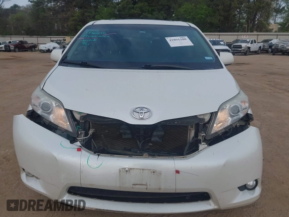 2015 Toyota Sienna XLE with VIN 5TDYK3DC8FS639221, listed as a IAAI auction lot 41891188 with 195,610 mi miles. Bid and sale history available at carsss.com. Image 6.