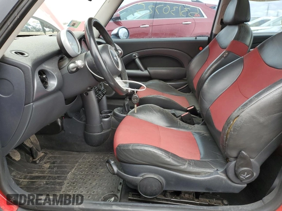 2005 MINI Hardtop с VIN WMWRC33435TC57559, выставлен на аукционе Copart как лот 53130725 с пробегом 163 438 миль миль и Списание • Salvage title. История ставок и продаж доступна на DreamBid. Изображение 7.