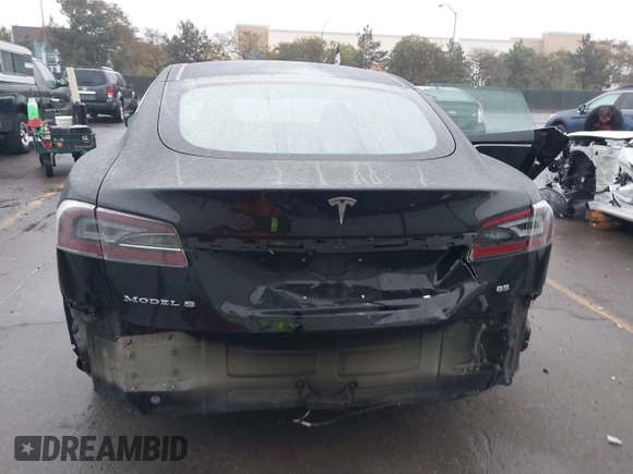 2013 Tesla Model S с VIN 5YJSA1CN0DFP20408, выставлен на аукционе IAAI как лот 41524470 с пробегом Не указан миль и . История ставок и продаж доступна на DreamBid. Изображение 6.