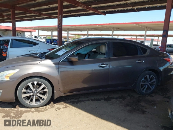 2015 Nissan Altima SL z VIN 1N4AL3AP0FC233740, wystawiony jako IAAI lot #42239684 z przebiegiem 111 970 mil mil oraz . Historia ofert i sprzedaży dostępna na DreamBid. Obrazek 14.