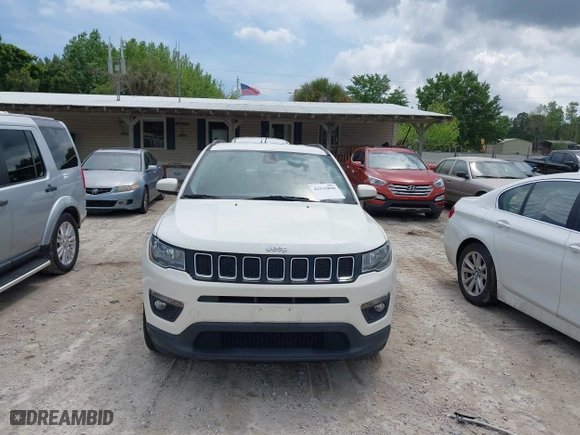 2018 Jeep Compass Latitude with VIN 3C4NJCBB3JT125517, listed as a IAAI auction lot 42132890 with 155,746 mi miles. Bid and sale history available at carsss.com. Image 12.
