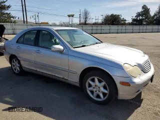 2001 Mercedes-Benz C 230/260/280/320 z VIN WDBRF61J91F050568, wystawiony jako Copart lot #48899705 z przebiegiem 220 079 mil mil oraz Szkoda całkowita • Salvage title. Historia ofert i sprzedaży dostępna na DreamBid. Obrazek 4.