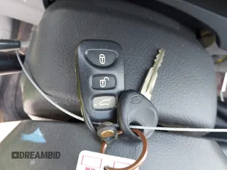 2008 Kia Sorento LX z VIN KNDJD735985838132, wystawiony jako IAAI lot #42281414 z przebiegiem 190 035 mil mil oraz . Historia ofert i sprzedaży dostępna na DreamBid. Obrazek 11.