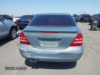 2007 Mercedes-Benz C 230 Sport с VIN WDBRF52H07F903261, выставлен на аукционе IAAI как лот 42564470 с пробегом 209 567 миль миль и . История ставок и продаж доступна на DreamBid. Изображение 16.
