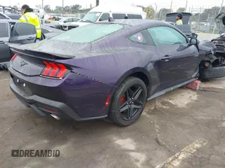 2024 Ford Mustang EcoBoost z VIN 1FA6P8TH4R5118287, wystawiony jako IAAI lot #41879332 z przebiegiem 18 301 mil mil oraz . Historia ofert i sprzedaży dostępna na DreamBid. Obrazek 4.