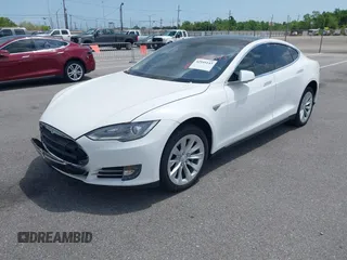 2014 Tesla Model S 60 with VIN 5YJSA1H12EFP39582, listed as a IAAI auction lot 42545143 with 117,383 mi miles and . Bid and sale history available at DreamBid. Image 2.