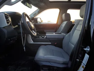 2024 Toyota Tundra Limited Hybrid z VIN 5TFWC5DB5RX073881, wystawiony jako Copart lot #48943975 z przebiegiem 7 652 mil mil oraz Szkoda całkowita • Salvage title. Historia ofert i sprzedaży dostępna na DreamBid. Obrazek 7.